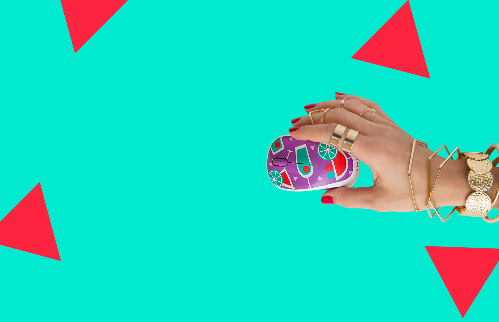 Womans hand using the M238/M325c Cocktail mouse